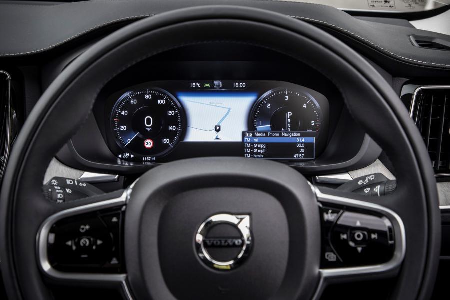 Панель приборов Volvo XC60 D4 Inscription 2017 года  (UK) (фото 149 из 172)
